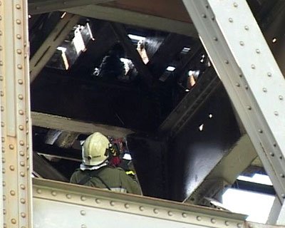 Bahnbrücke in Landeck brennt