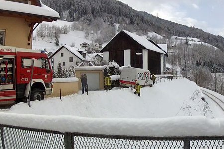 Klein-LKW musste von Feuerwehr geborgen werden