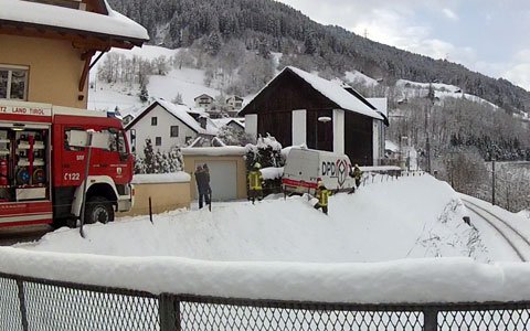 Klein-LKW musste von Feuerwehr geborgen werden