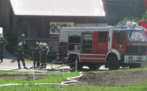 Waldbrand unterhalb der Arlbergbahn-Bahnstrecke