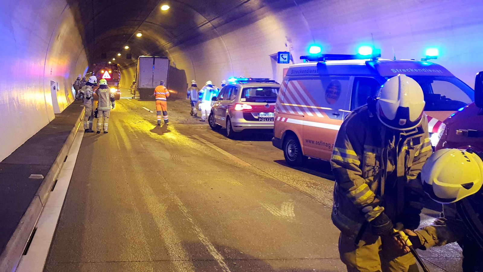 VU-Strenger_Tunnel_LKW12.jpg