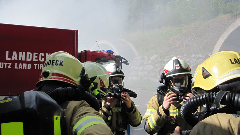 Tunnelübung im Pianner Tunnel - die FF Landeck übt den Ernstfall