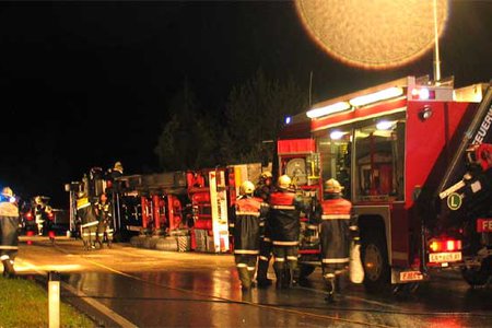 LKW auf der B180 umgekippt