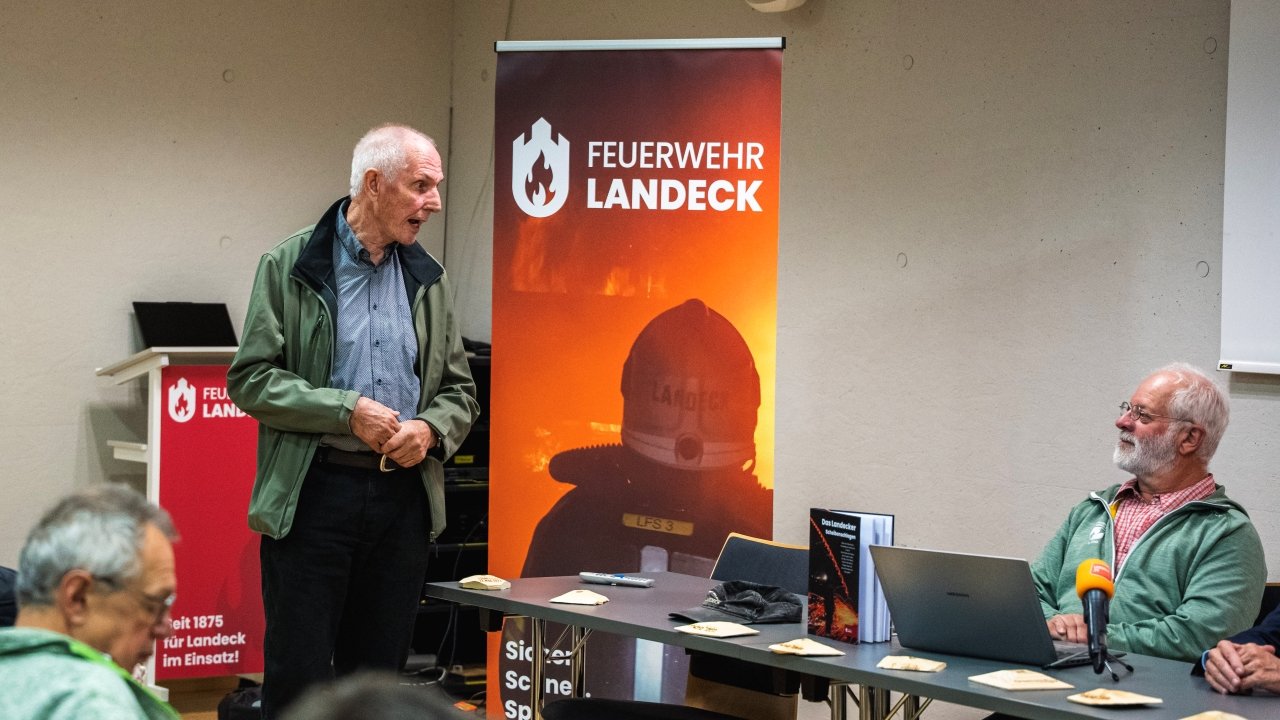 (C) Feuerwehr Landeck, Präsentation Scheibenschlag Buch (79).jpg