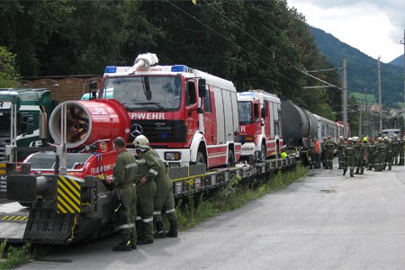 Neue Niederflurwaggons der ÖBB für den Rettungszug getestet