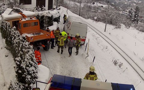 Klein-LKW musste von Feuerwehr geborgen werden