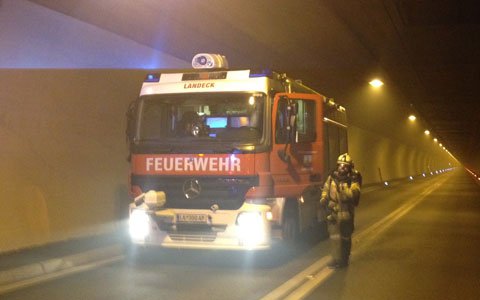 Fahrzeugbrand im Landecker Tunnel