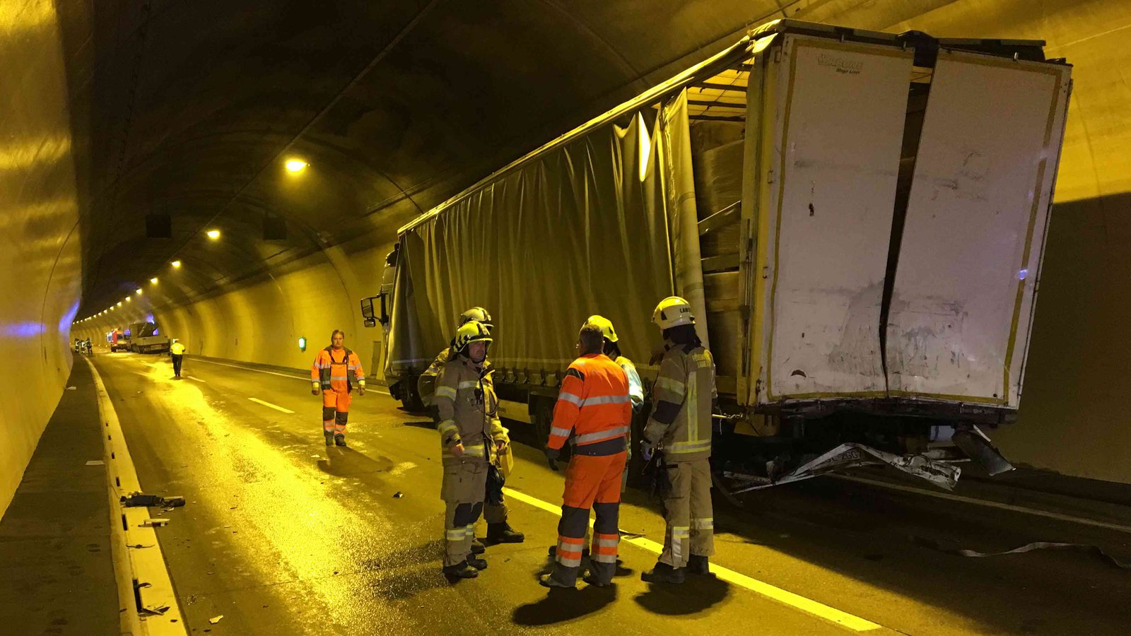 VU-Strenger_Tunnel_LKW16.jpg