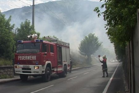 Brand der Bahnböschung in Landeck