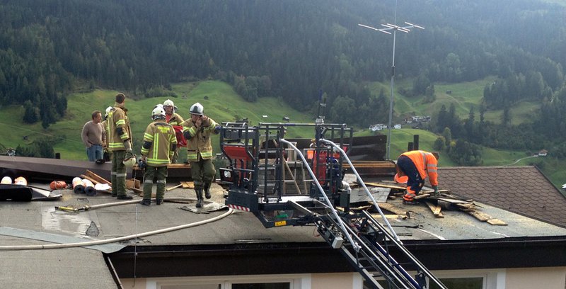 Dachstuhlbrand in Fließ durch Isolierungsarbeiten