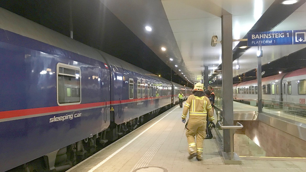 eingeklemmter-passagier-oebb-12.jpg