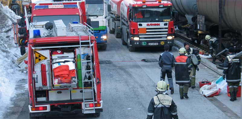 Bei Verschubarbeiten am Bahnhof Landeck ist bei einer Lokomotive Diesel ausgetreten