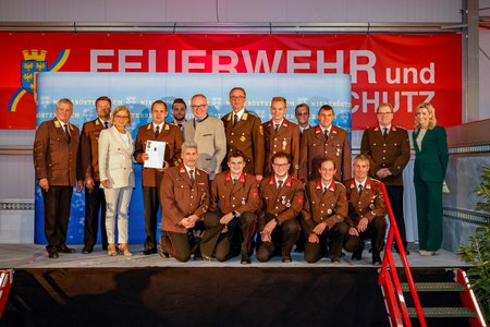 Verleihung der Medaille des Landes Niederösterreich für Katastropheneinsatz