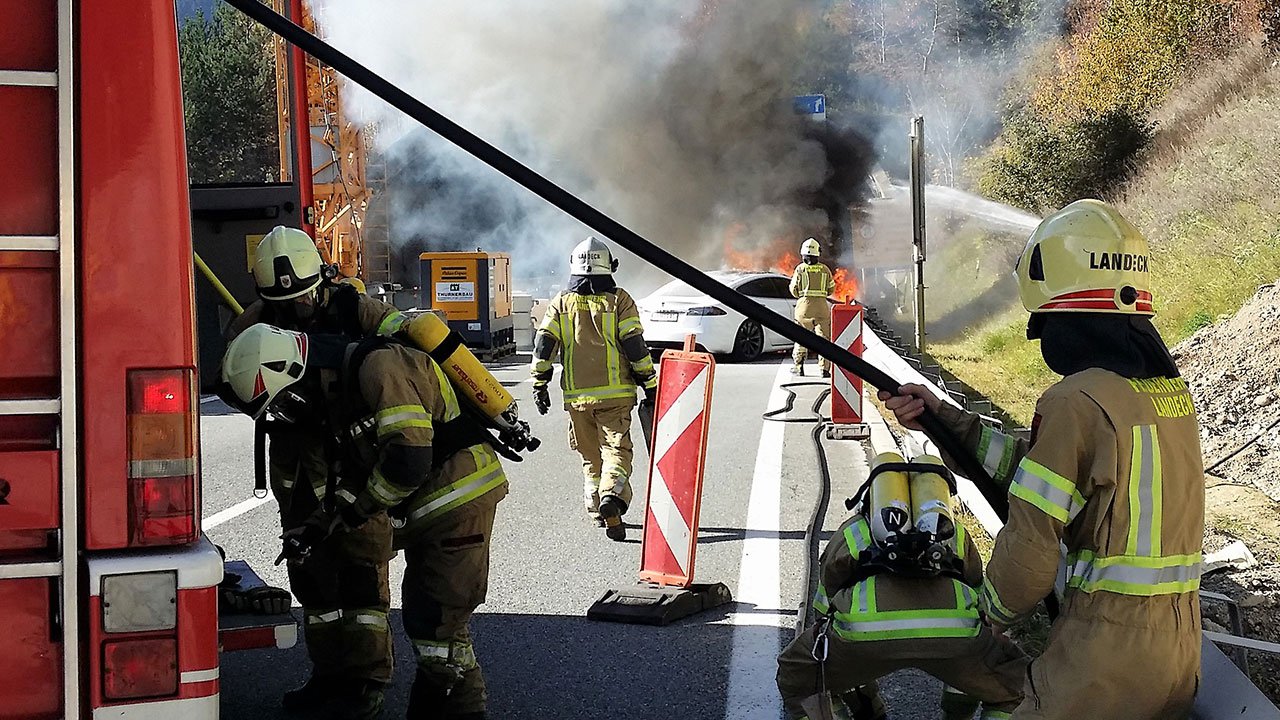 PKW-Brand_Elektrofahrzeug10.jpg