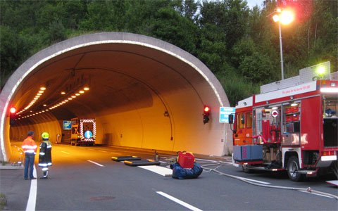 Gefahrenstoffübung im Pianner Tunnel
