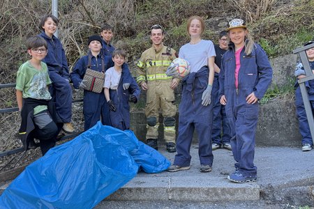Die Feuerwehrjugend Landeck unterstützt den Frühjahrsputz