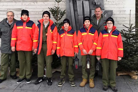 FW-Jugend nahm Friedenslicht in Empfang