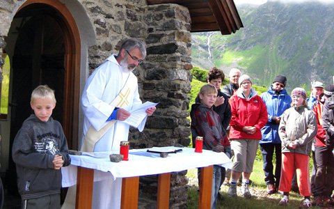 Gedenkmesse der Feuerewehr Landeck bei der Zirmegg-Kapelle