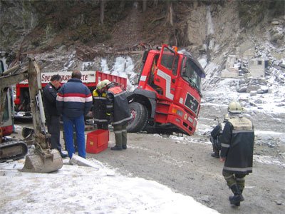 LKW Bergung beim Kraftwerk Wiesberg