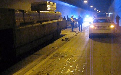 Verkehrsunfall im Perjentunnel / Bus verlor hintere Zwillingsräder
