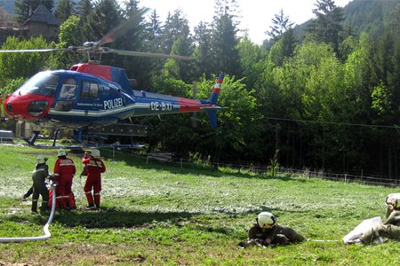 Waldbrand unterhalb der Arlbergbahn-Bahnstrecke
