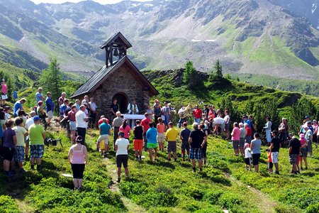 Gedenkmesse der Feuerwehr Landeck bei der Zirmeggkapelle