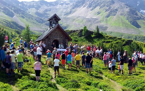 Gedenkmesse der Feuerwehr Landeck bei der Zirmeggkapelle