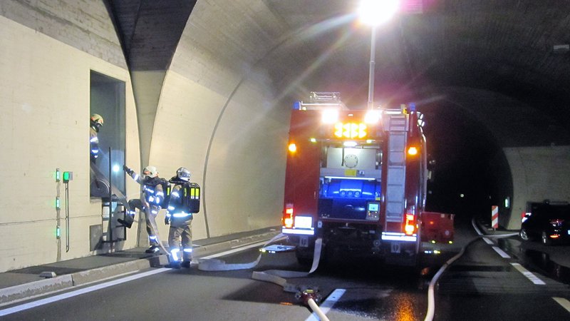 Tunnelübung im Pianner Tunnel - die FF Landeck übt den Ernstfall