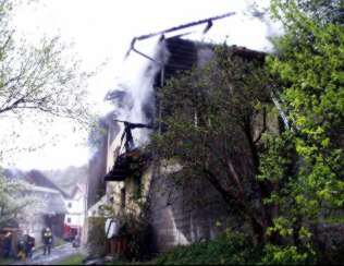Brand eines kombinierten Wohn- und Wirtschaftsgebäude in Fließ