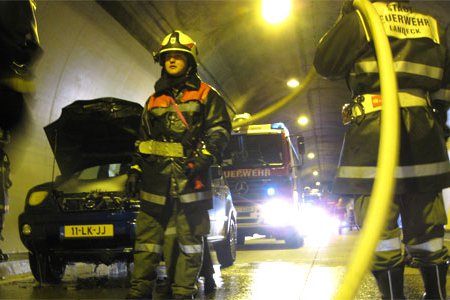 PKW-Brand im Strenger Tunnel