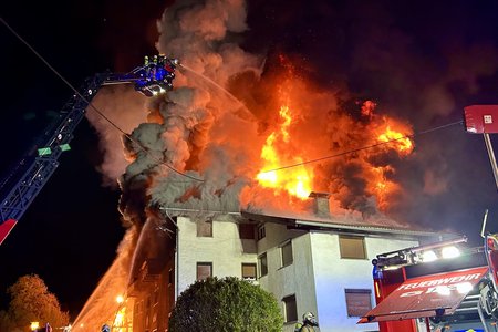 Großbrand in Schönwies: Drei Gebäude zerstört