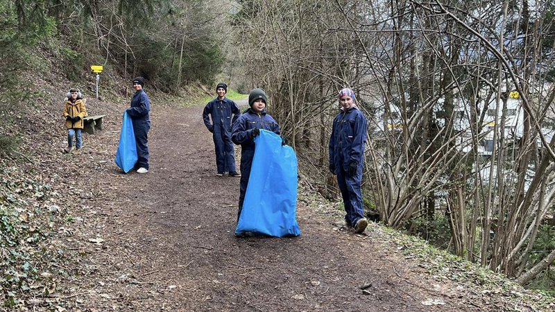 Feuerwehrjugend unterstützt Frühjahrsputz