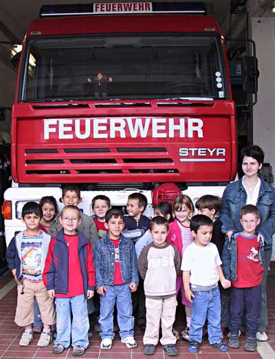 Kindergarten besucht die Feuerwehr Landeck