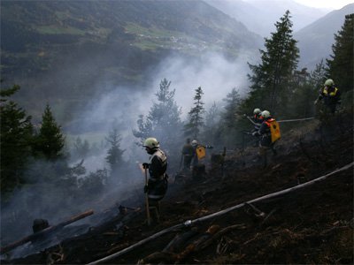 Waldbrand oberhalb von Grins