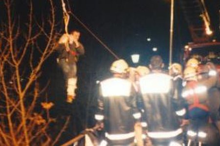 Personenbergung am Ufer der "Sanna"