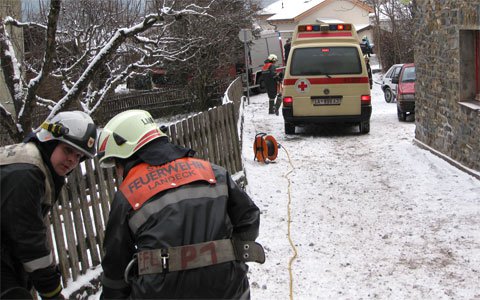 Zwischenwand aus Beton fiel auf Baustellenarbeiter