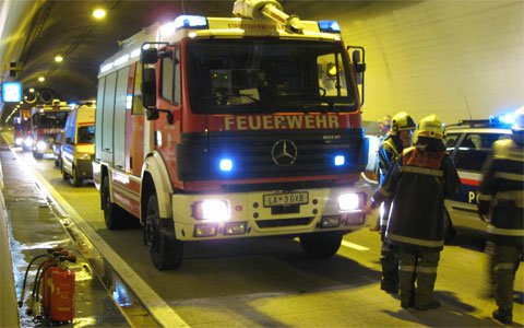 PKW-Brand im Strenger Tunnel