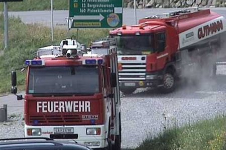 Die Feuerwehr Landeck musste in Ladis ca. 2.000 Liter Heizöl umpumpen