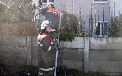 Zehnjähriger Bub entzündete mit „Schweizer Kracher“ Wiese in Landeck