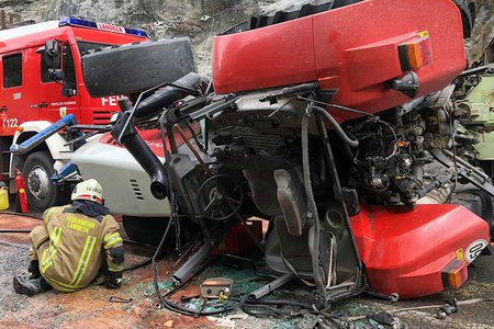 Schwerer Verkehrsunfall auf der L76
