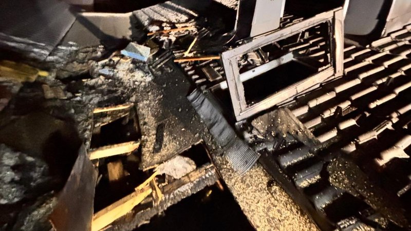Dachstuhlbrand in Pfunds: Feuerwehr Landeck im Unterstützungseinsatz
