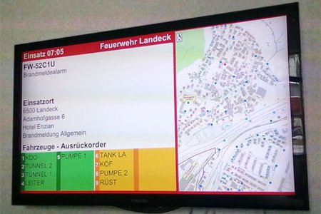 Inbetriebnahme der digitalen Einsatzinformationsanzeige im Einsatzzentrum