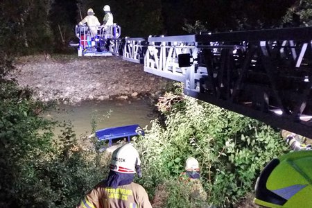 Kleinbus musste aus Inn geborgen werden