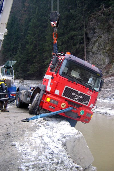 LKW Bergung beim Kraftwerk Wiesberg