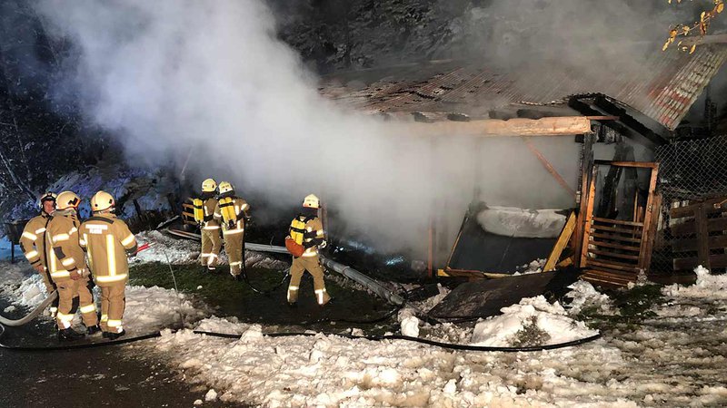 Wirtschaftsschuppen stand in Vollbrand