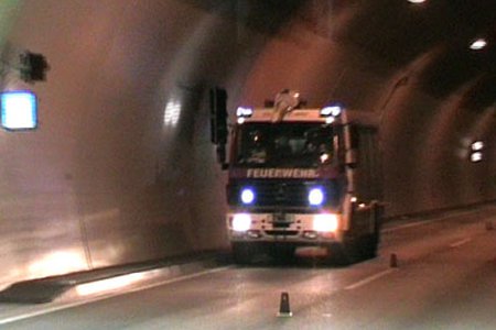 Tunnelübung in der neuen Südröhre des "Strenger Tunnels"