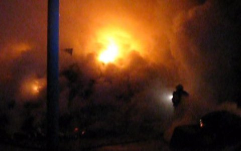 Brand in einer Lagerhalle in Fließ