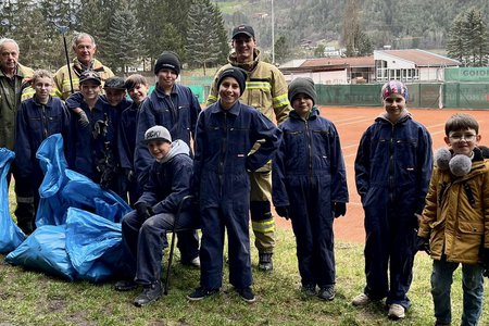 Feuerwehrjugend unterstützt Frühjahrsputz