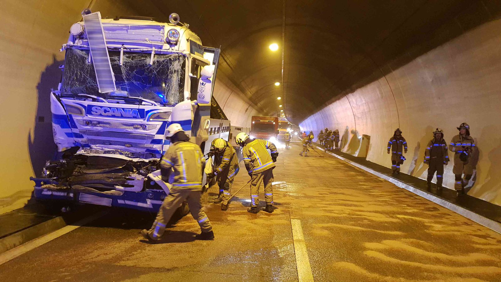 VU-Strenger_Tunnel_LKW17.jpg