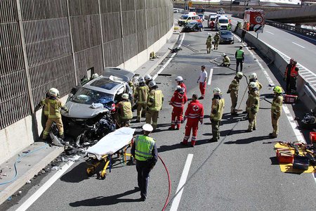 Verkehrsunfall auf der S16